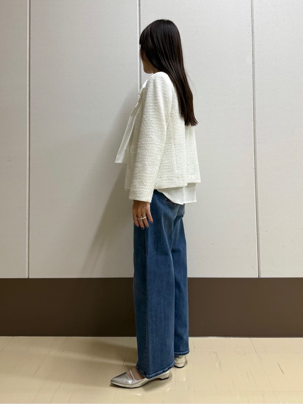 mamiさんの「INDIVI｜【2点セット／洗える】ツイードジレ＆ボウタイブラウス」を使ったコーディネート