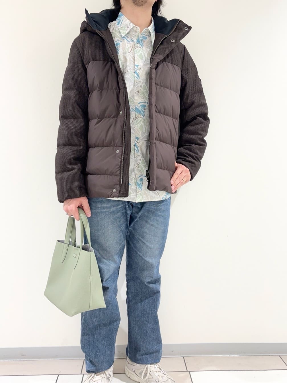 及川さんの「TAKEO KIKUCHI｜カラーコンビ ダウンブルゾン」を使ったコーディネート
