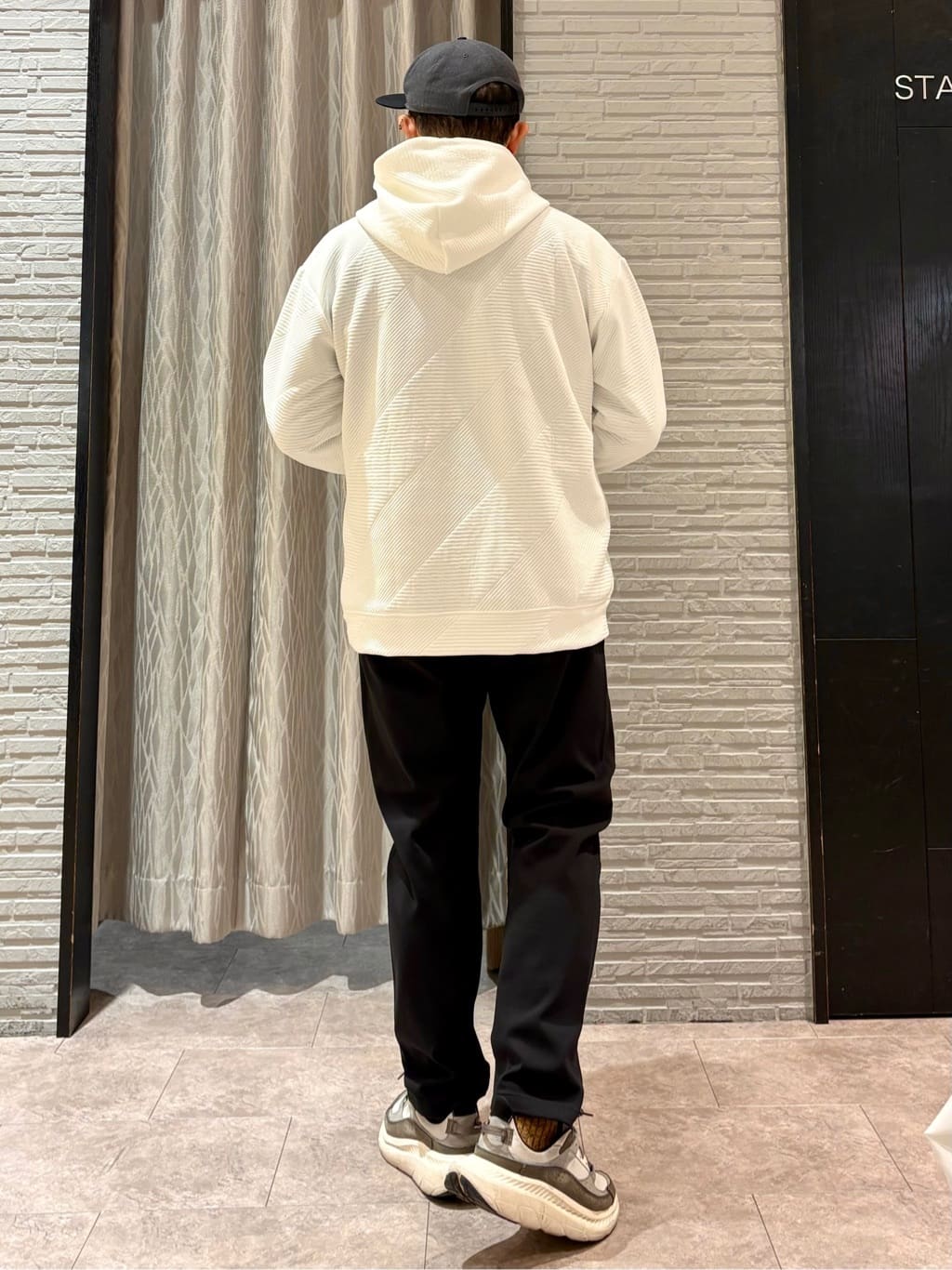 Pーyamaさんの「THE SHOP TK｜【さりげない表情が、品よく映える。】ふくれジャカードパーカ」を使ったコーディネート