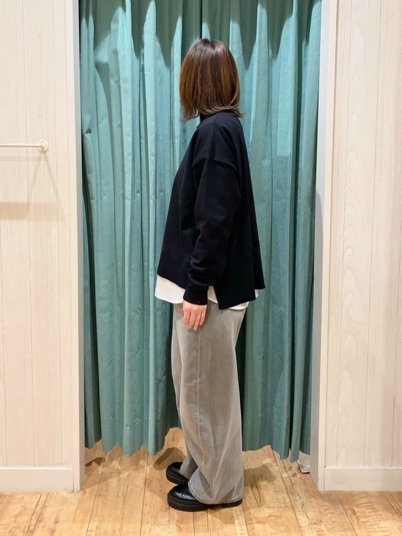 yuuさんの「SHOO･LA･RUE｜【2点セット/洗濯機可/S-LL】着回しがきく もちもちハイネックニット+裾シャツインナー」を使ったコーディネート
