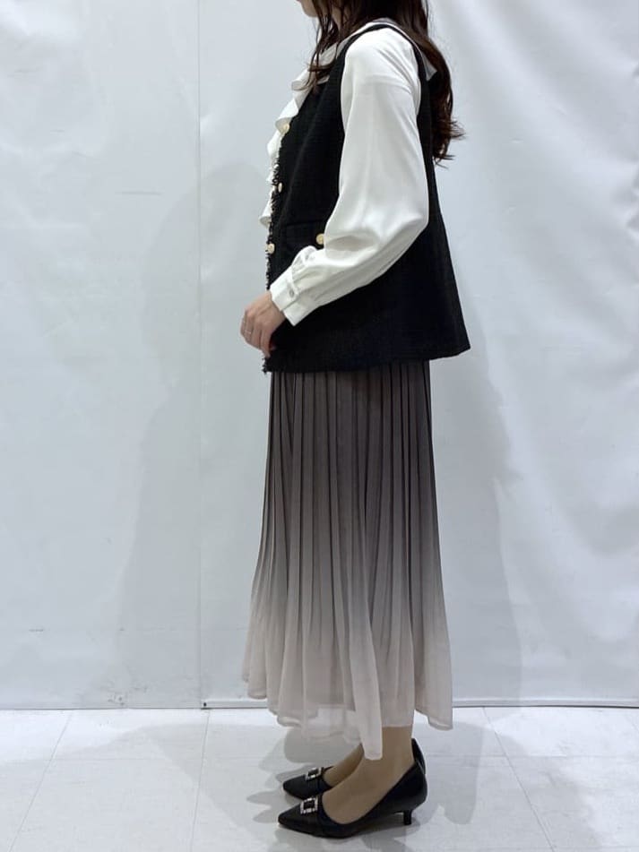 komaさんの「OPAQUE.CLIP｜ファンシーツイードペプラムジレ【洗える】」を使ったコーディネート