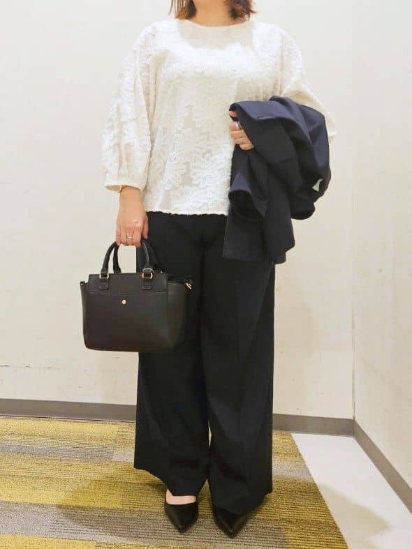 okayuさんの「THE SHOP TK｜【通勤にもデイリーにも】CAVIAN 2タックワイドパンツ/セットアップ可」を使ったコーディネート