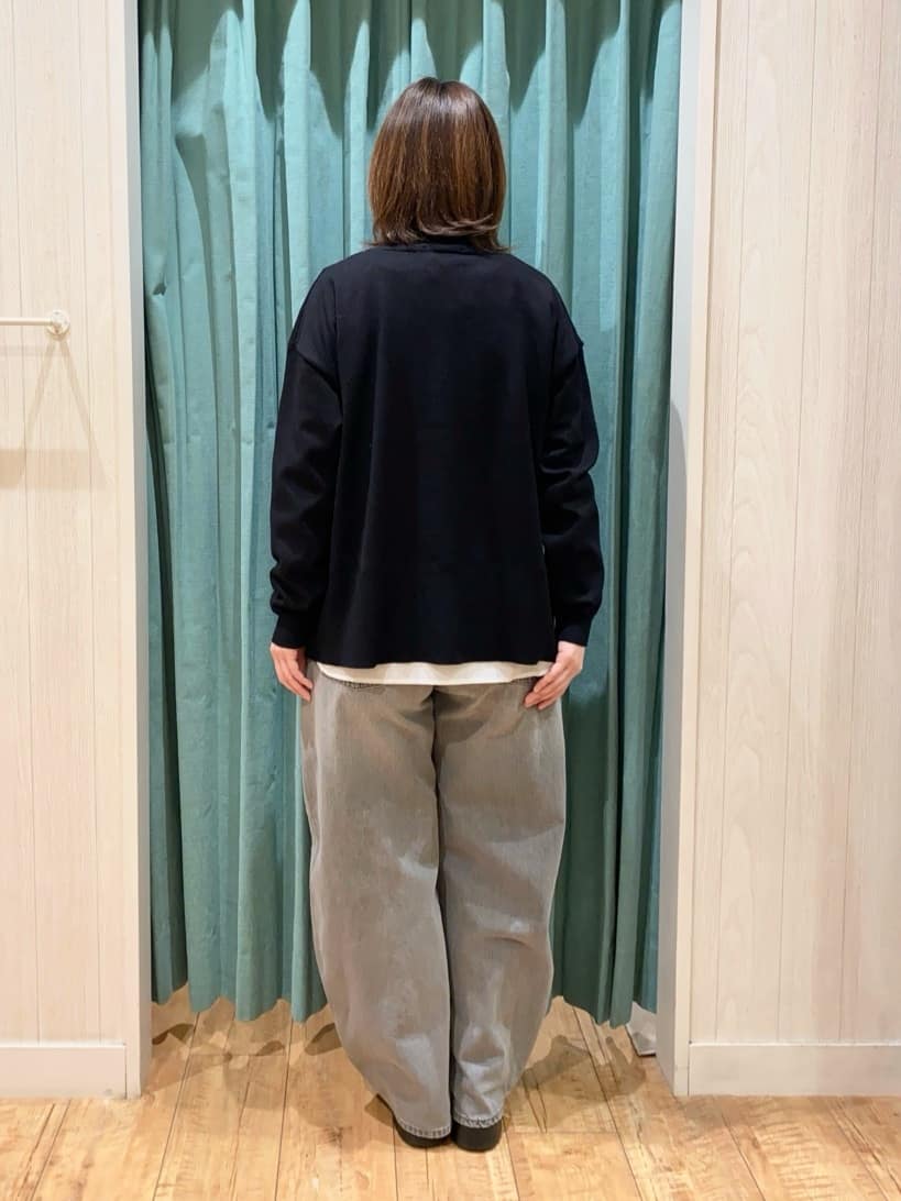 yuuさんの「SHOO･LA･RUE｜【2点セット/洗濯機可/S-LL】着回しがきく もちもちハイネックニット+裾シャツインナー」を使ったコーディネート