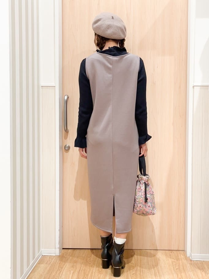 natsumiさんの「SHOO･LA･RUE｜【洗濯機可】なめらかタッチ ハーフジップ Vネックジャンパースカート」を使ったコーディネート