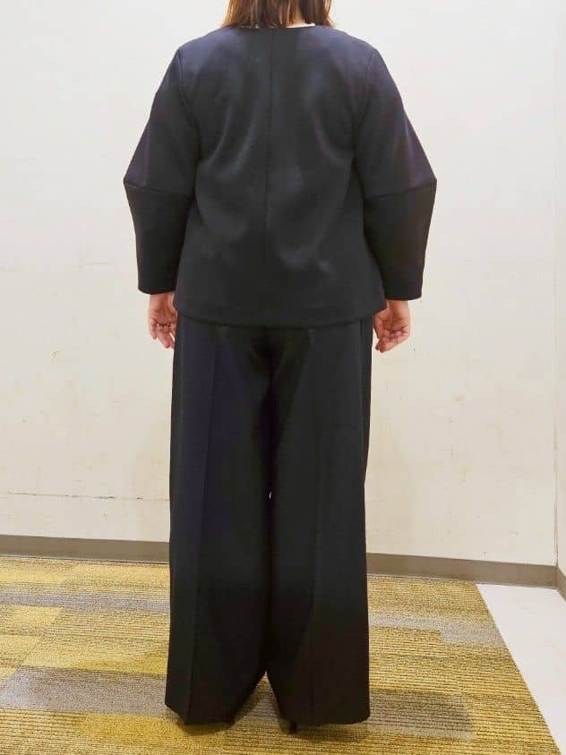 okayuさんの「THE SHOP TK｜【通勤にもデイリーにも】CAVIAN 2タックワイドパンツ/セットアップ可」を使ったコーディネート