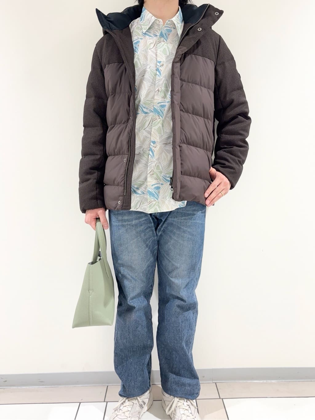 及川さんの「TAKEO KIKUCHI｜カラーコンビ ダウンブルゾン」を使ったコーディネート