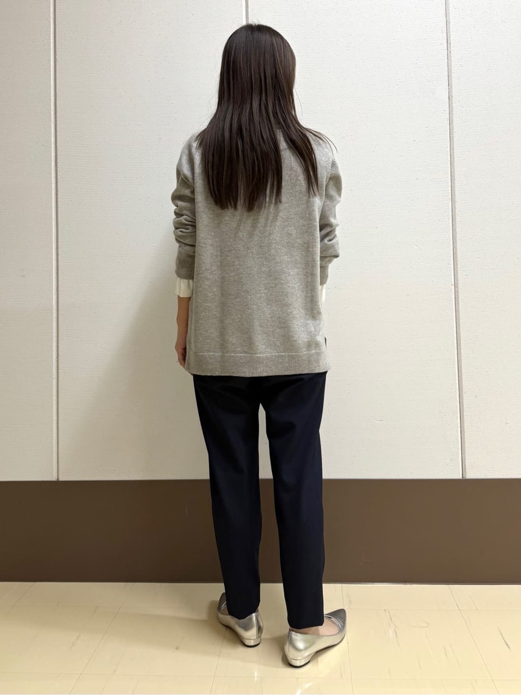 mamiさんの「INDIVI｜【洗える／チュニック丈／カシミヤ混】スリットデザインVネックニット」を使ったコーディネート
