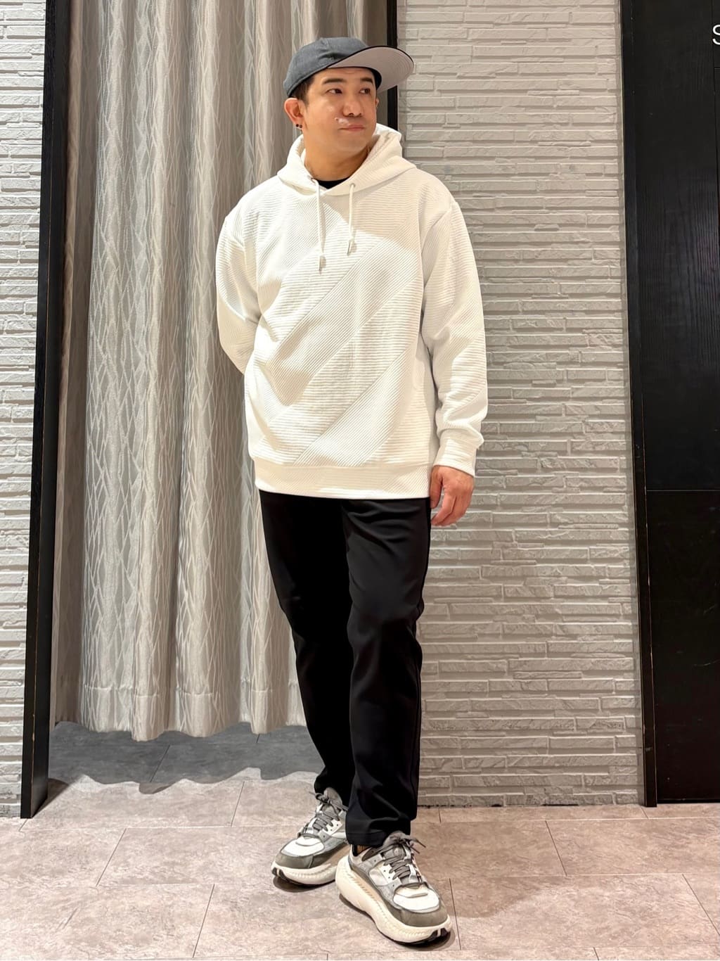 Pーyamaさんの「THE SHOP TK｜【さりげない表情が、品よく映える。】ふくれジャカードパーカ」を使ったコーディネート
