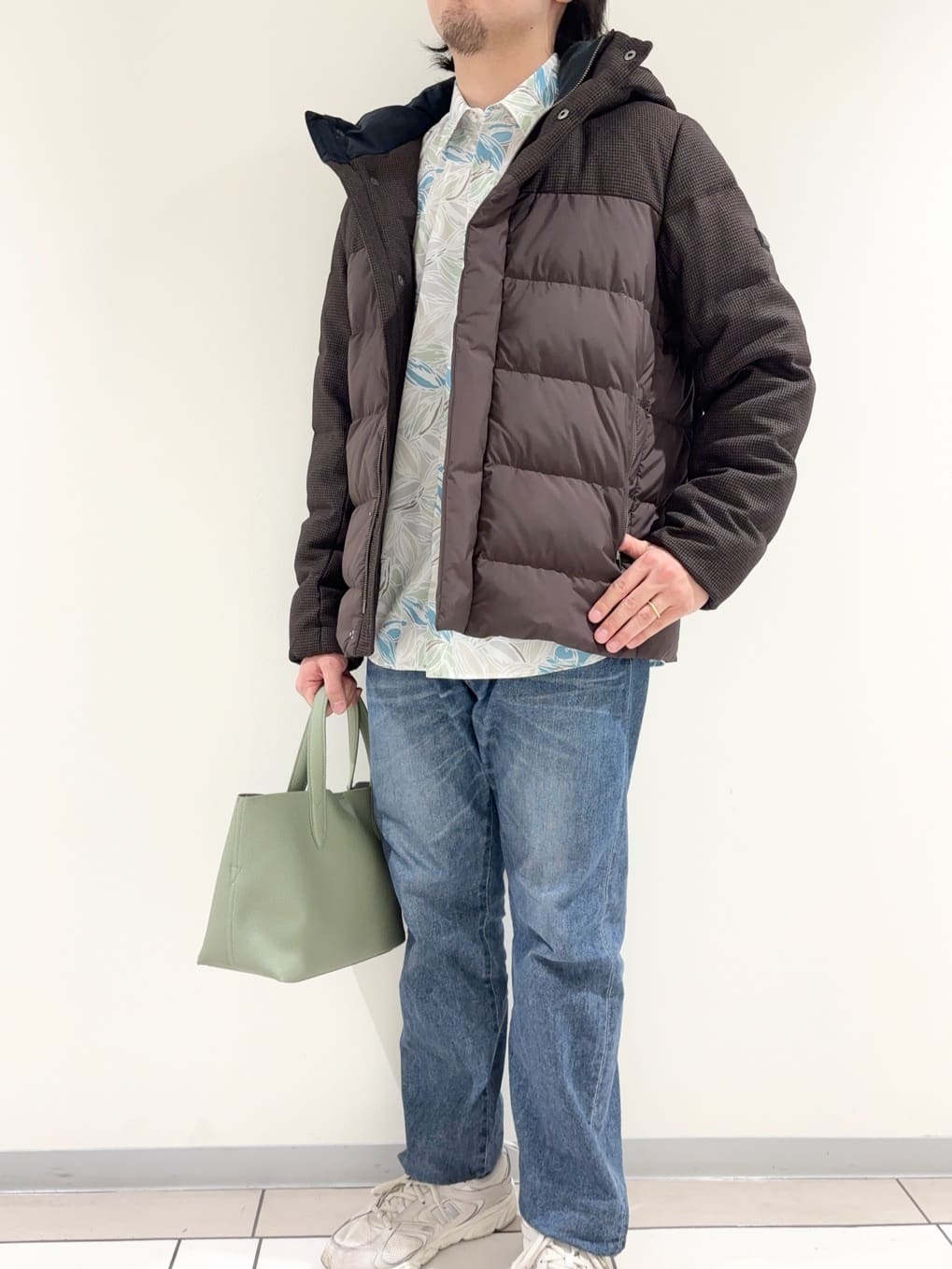及川さんの「TAKEO KIKUCHI｜カラーコンビ ダウンブルゾン」を使ったコーディネート