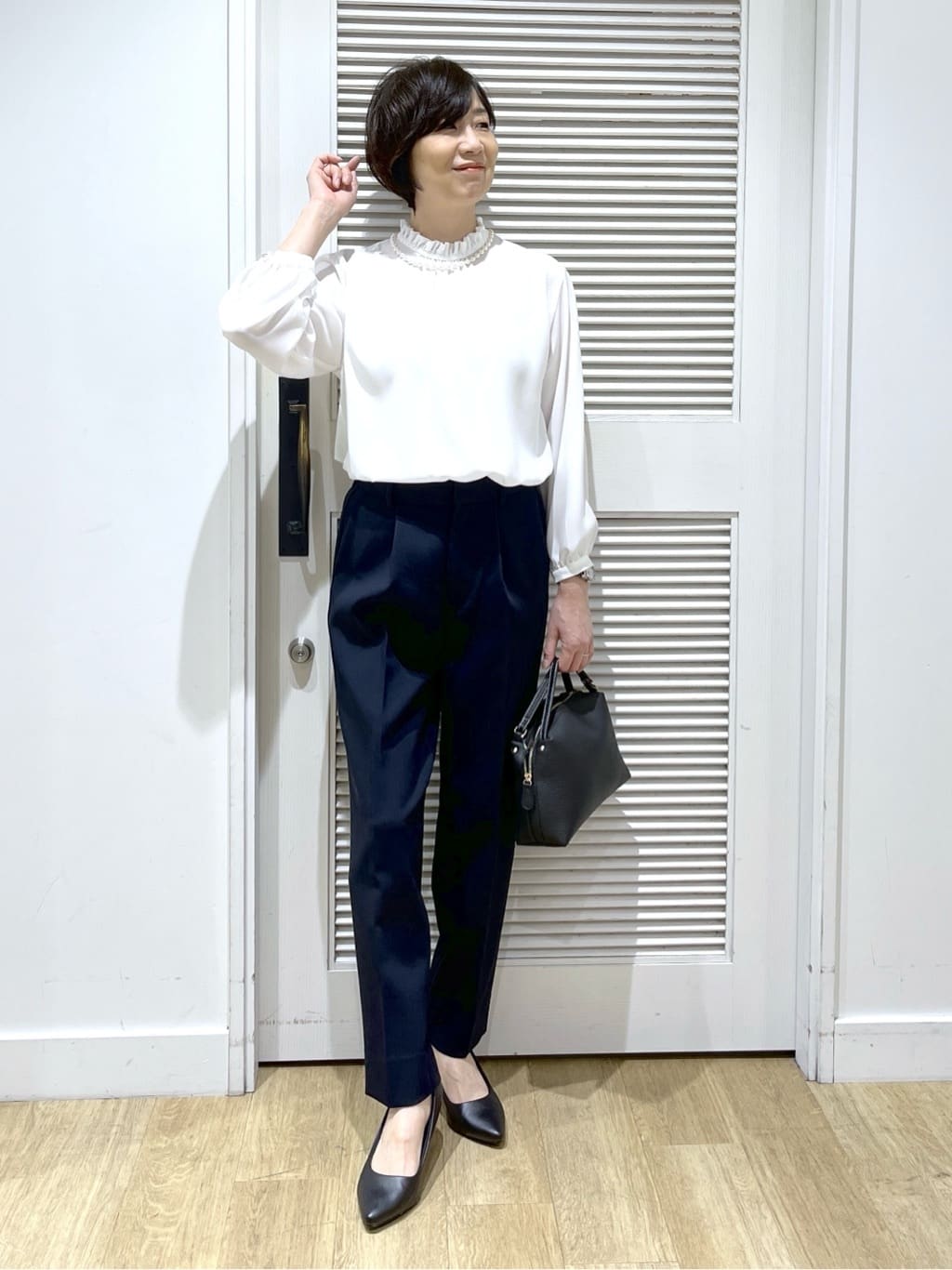 Miyazakiさんの「Dessin｜【洗える】フリルネックジョーゼットブラウス」を使ったコーディネート