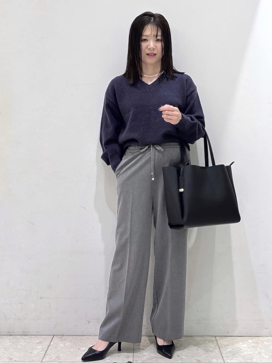mameさんの「OPAQUE.CLIP｜Vネックラメニット【洗濯機OK】」を使ったコーディネート