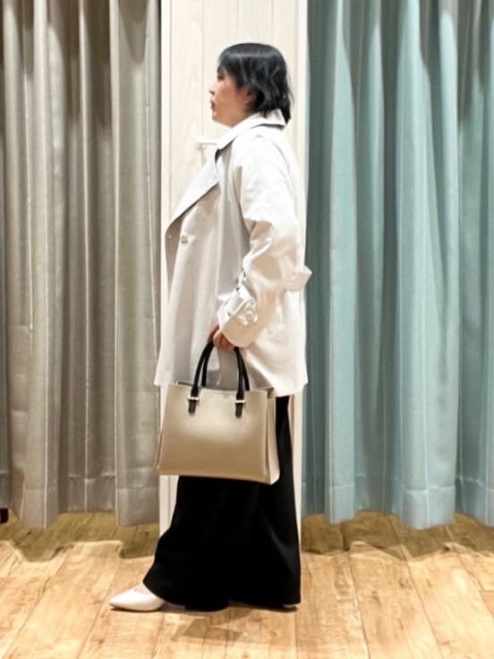 あやさんの「SHOO･LA･RUE｜【S-LL/撥水】通勤やお出かけにも活躍 ミドルトレンチコート」を使ったコーディネート