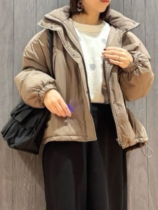 meiさんの「SHOO･LA･RUE｜【撥水/あったか】たっぷり着られる 中綿モンスターショートコート」を使ったコーディネート