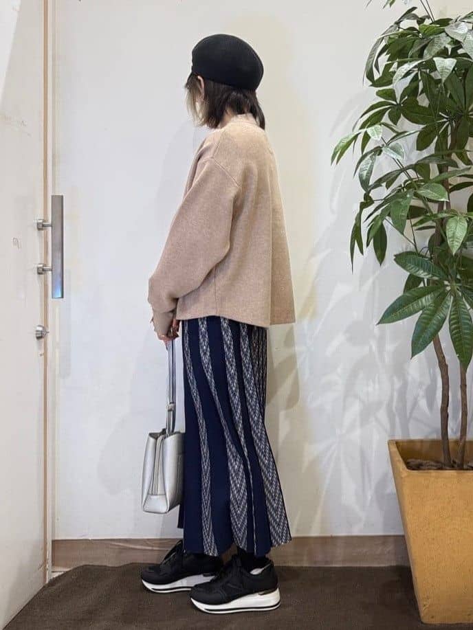 misakiさんの「SHOO･LA･RUE｜【洗濯機可/セットアップ可／S-LL】新色追加 女性らしさ際立つ もちもちニットスカート」を使ったコーディネート