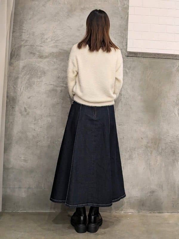  E.Yさんの「THE SHOP TK｜【華やかで柔らか】ふわふわフェザーニット/洗える・前後2WAY」を使ったコーディネート