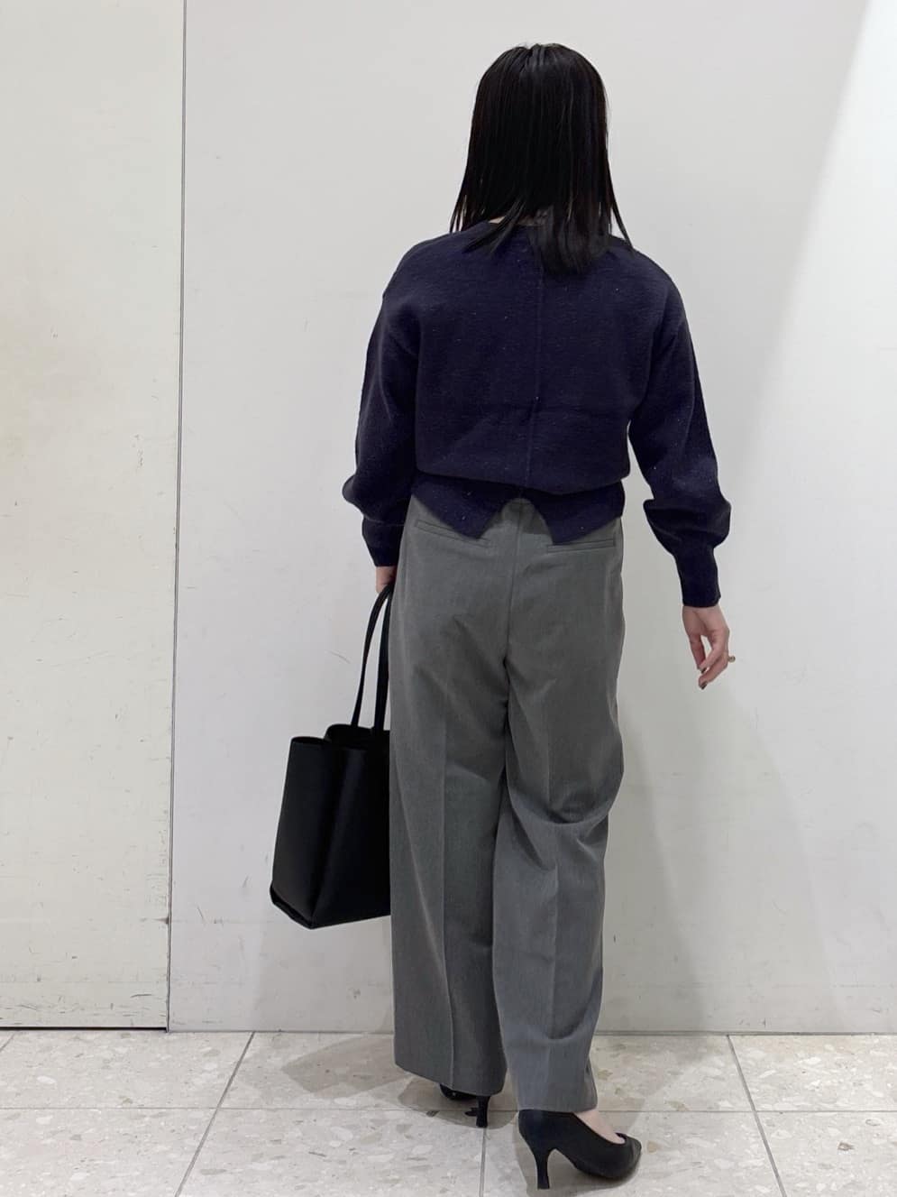 mameさんの「OPAQUE.CLIP｜Vネックラメニット【洗濯機OK】」を使ったコーディネート