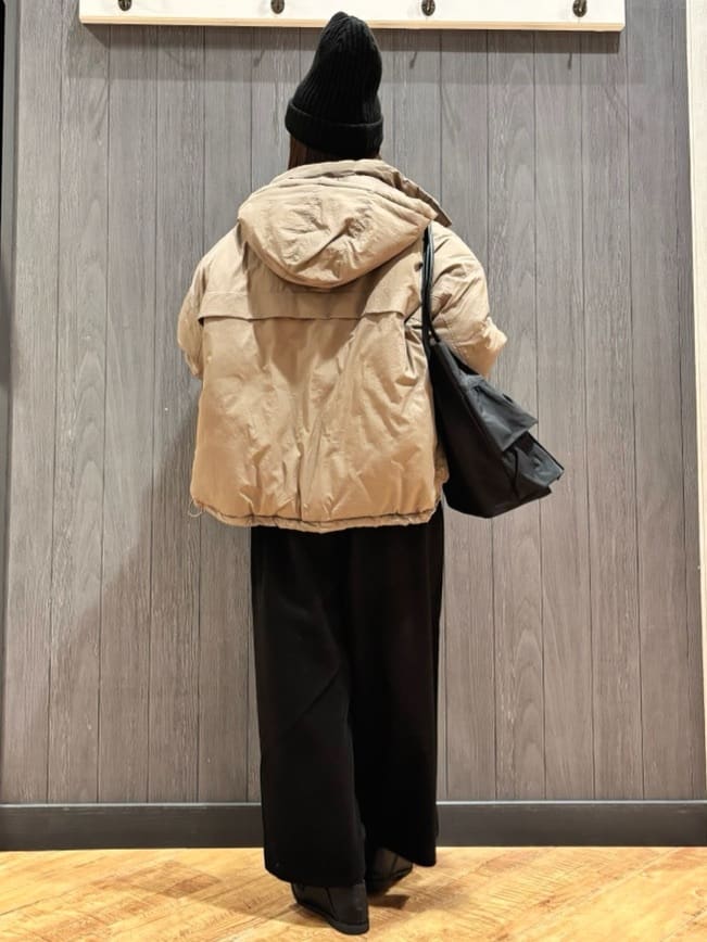 meiさんの「SHOO･LA･RUE｜【撥水/あったか】たっぷり着られる 中綿モンスターショートコート」を使ったコーディネート