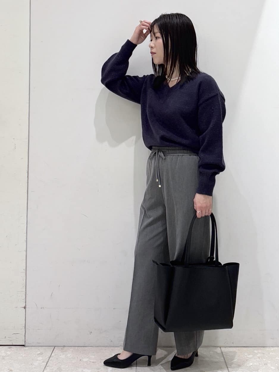 mameさんの「OPAQUE.CLIP｜Vネックラメニット【洗濯機OK】」を使ったコーディネート