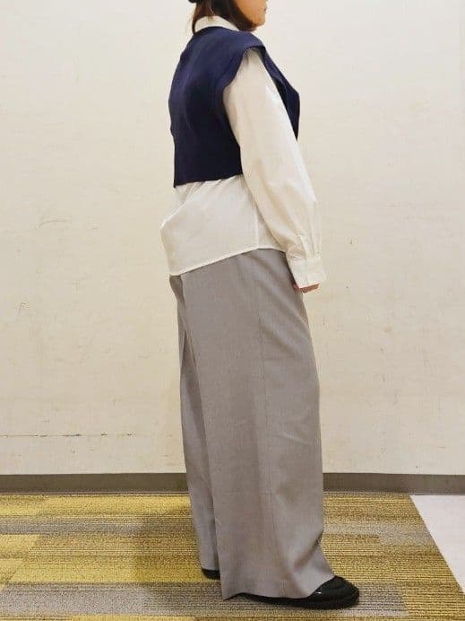 okayuさんの「THE SHOP TK｜【2点セット】レイヤードスタイルでこなれ見え ニットベスト＆シャツ」を使ったコーディネート