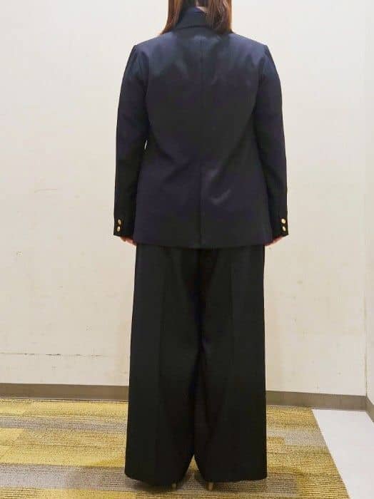 okayuさんの「THE SHOP TK｜【通勤にもデイリーにも】CAVIAN 金ボタンダブルブレストジャケット」を使ったコーディネート