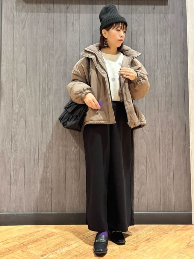 meiさんの「SHOO･LA･RUE｜【撥水/あったか】たっぷり着られる 中綿モンスターショートコート」を使ったコーディネート
