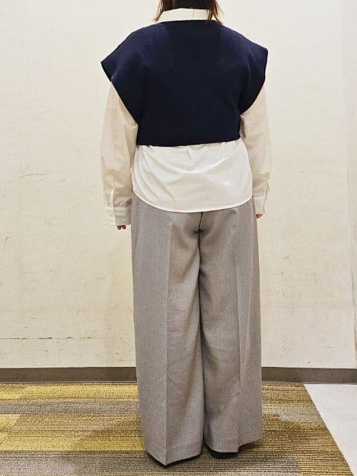 okayuさんの「THE SHOP TK｜【2点セット】レイヤードスタイルでこなれ見え ニットベスト＆シャツ」を使ったコーディネート