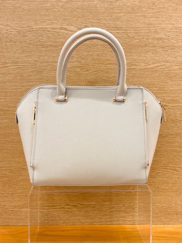 yukariさんの「grove｜【マシンウォッシュ/防シワ】袖ドッキングペプラムブラウス【着回しカセット】」を使ったコーディネート