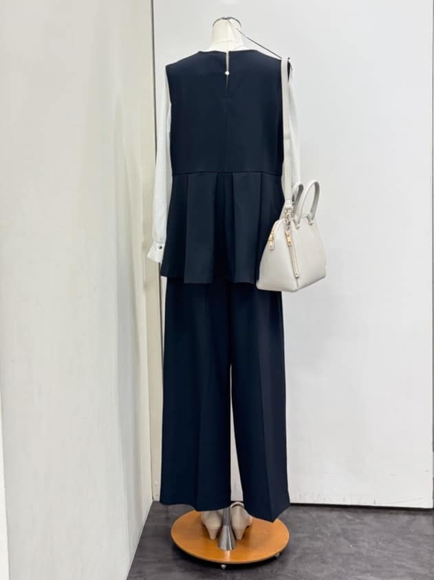 yukariさんの「grove｜【マシンウォッシュ/防シワ】袖ドッキングペプラムブラウス【着回しカセット】」を使ったコーディネート