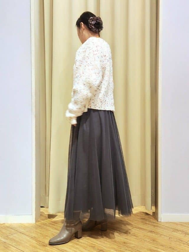 くまさんの「SHOO･LA･RUE｜【洗濯機可/前後2WAY】ぽこぽこニットカーディガン」を使ったコーディネート