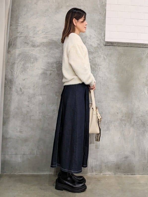  E.Yさんの「THE SHOP TK｜【華やかで柔らか】ふわふわフェザーニット/洗える・前後2WAY」を使ったコーディネート
