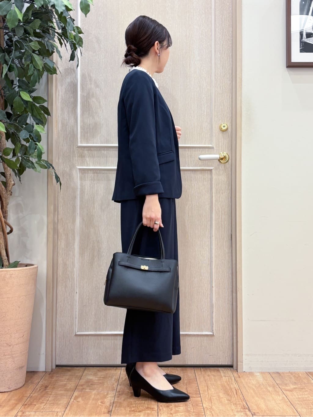 なみさんの「SHOO･LA･RUE｜【洗濯機可/セットアップ可/S-3L】きちんと楽に。カットジョーゼットノーカラージャケット」を使ったコーディネート
