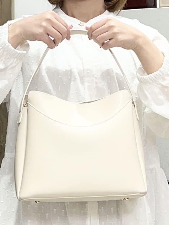 かのさんの「THE SHOP TK｜【通勤・きちんと見えに】ダブルクロス ペプラムジレ/セットアップ可」を使ったコーディネート