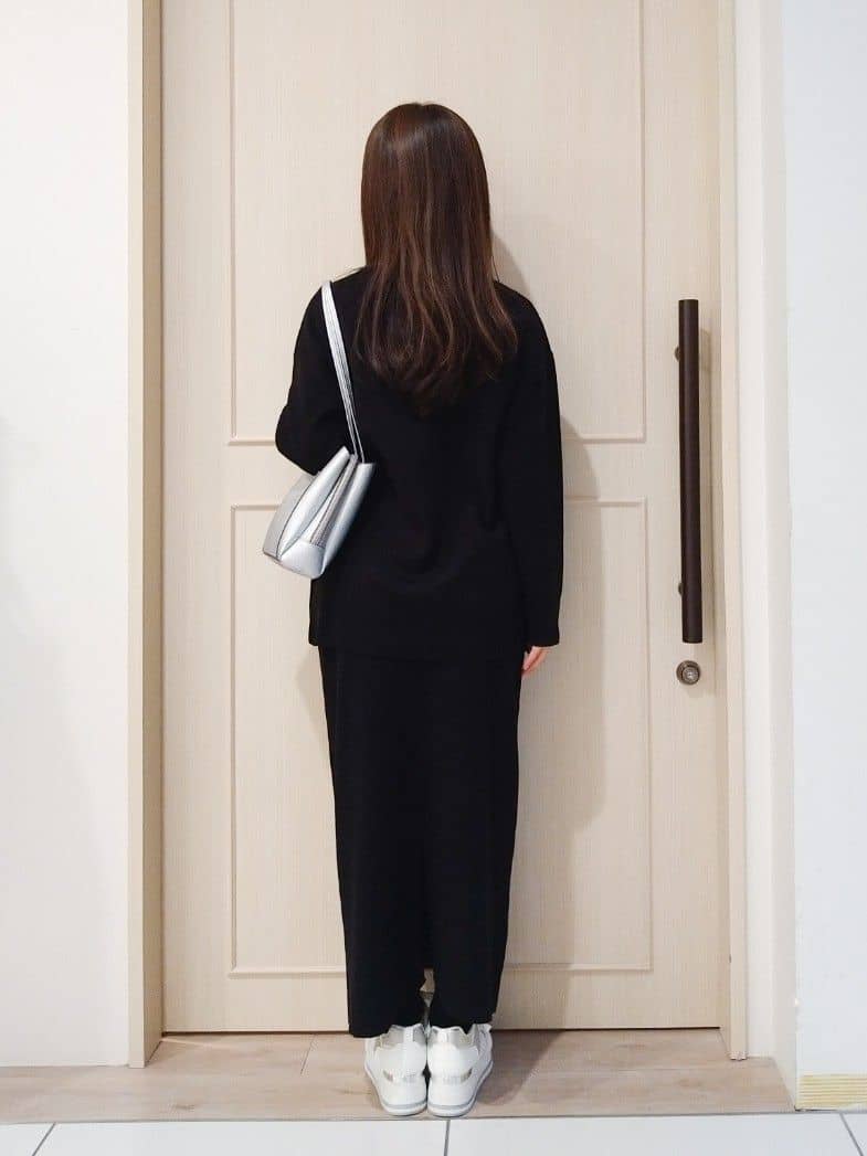 mi-saさんの「SHOO･LA･RUE｜【洗濯機可/セットアップ可/毛玉になりにくい】心地よく穿ける ニットナロースカート」を使ったコーディネート