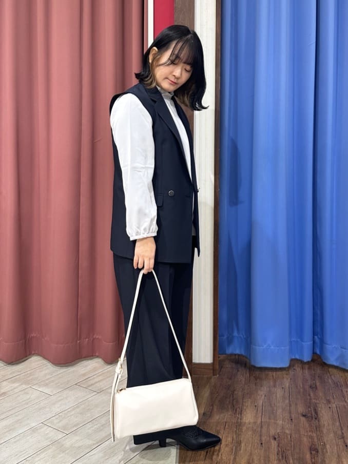 Meeさんの「SHOO･LA･RUE｜【洗濯機可】上品で華やか スタンドフリルブラウス」を使ったコーディネート