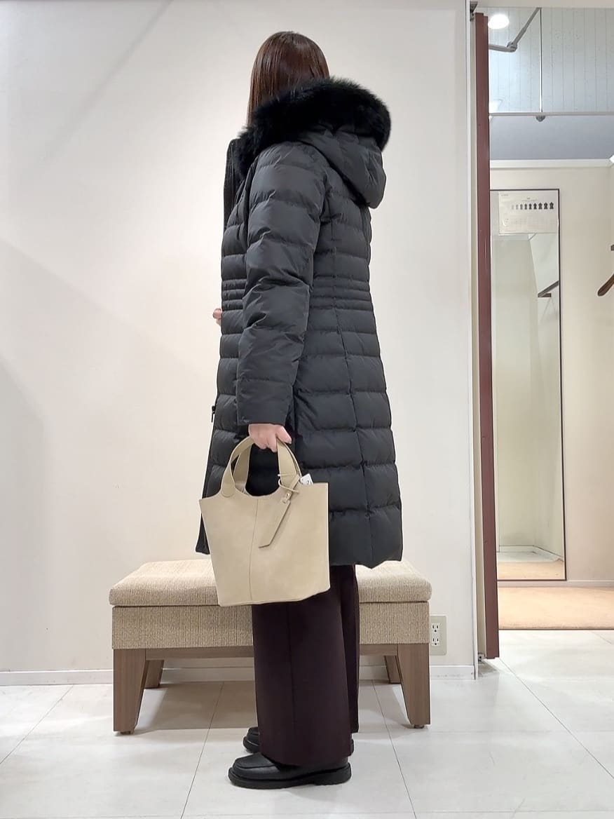 YUIさんの「UNTITLED｜【はっ水機能/フード取り外し可/防寒】ロングダウンコート」を使ったコーディネート