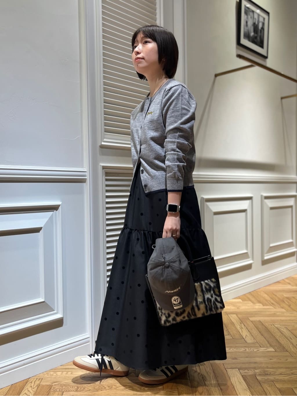 つじ まこさんの「DRESSTERIOR｜フェイクファーコンビリサイクルレザートートバッグ」を使ったコーディネート