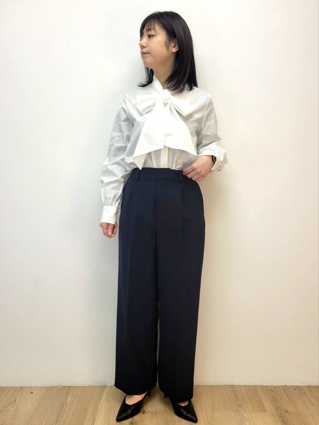 LISAさんの「OPAQUE.CLIP｜《通勤／セットアップ対応》 Vネックジャケット／ダブルクロス【洗濯機OK】」を使ったコーディネート