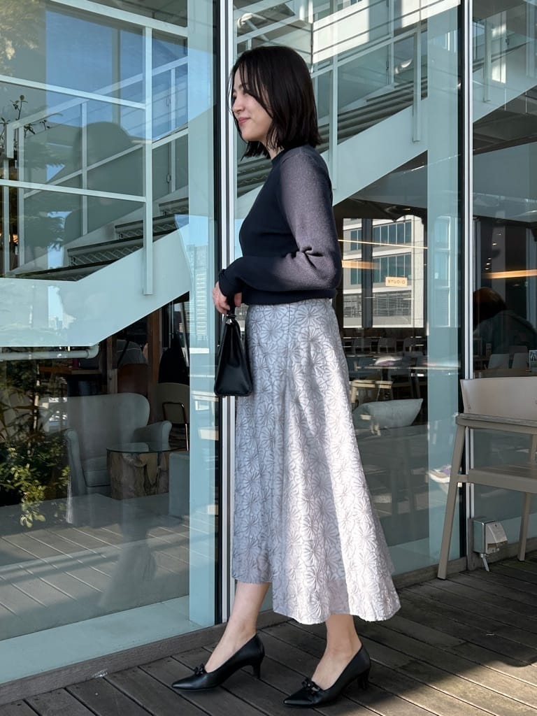 shinoさんの「Couture brooch｜【洗える・着映え・通勤】フラワーエンブロスカート」を使ったコーディネート