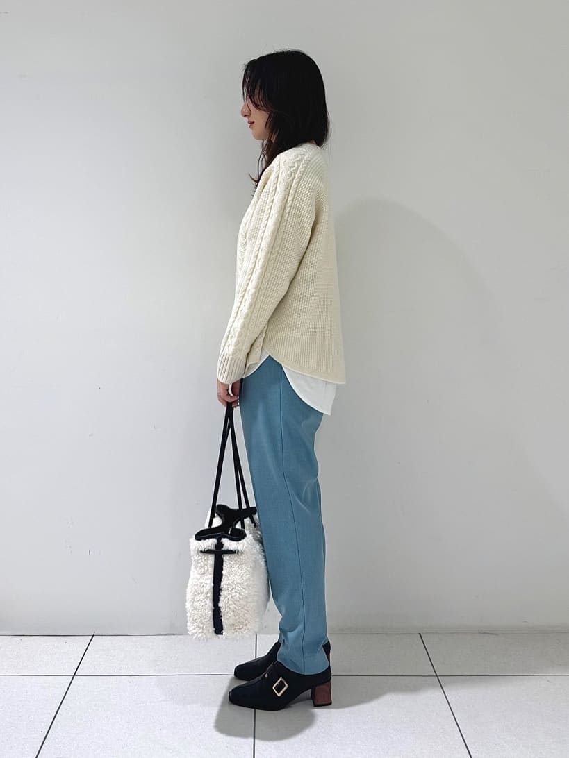 そんさんの「INDIVI｜【洗える】ケーブルデザイン ラウンドヘムニット」を使ったコーディネート