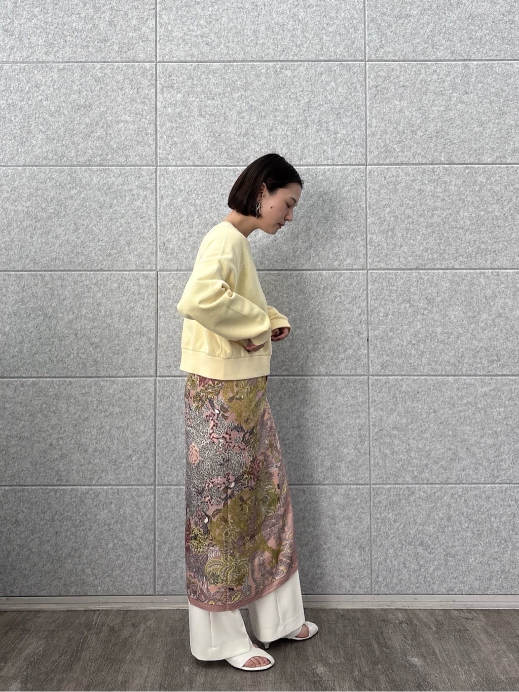 ayanoさんの「INDIVI｜ワイドスリーブカラースウェット」を使ったコーディネート