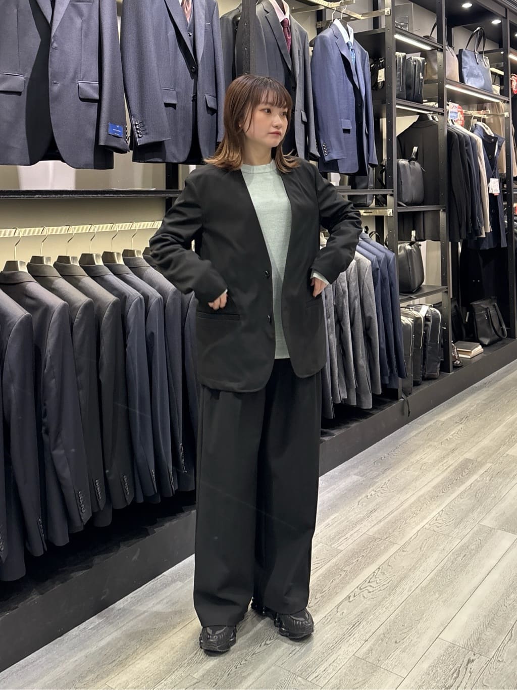 ウララさんの「TAKEO KIKUCHI｜【ON／OFF兼用】CARREMANファブリック ノーカラージャケット」を使ったコーディネート