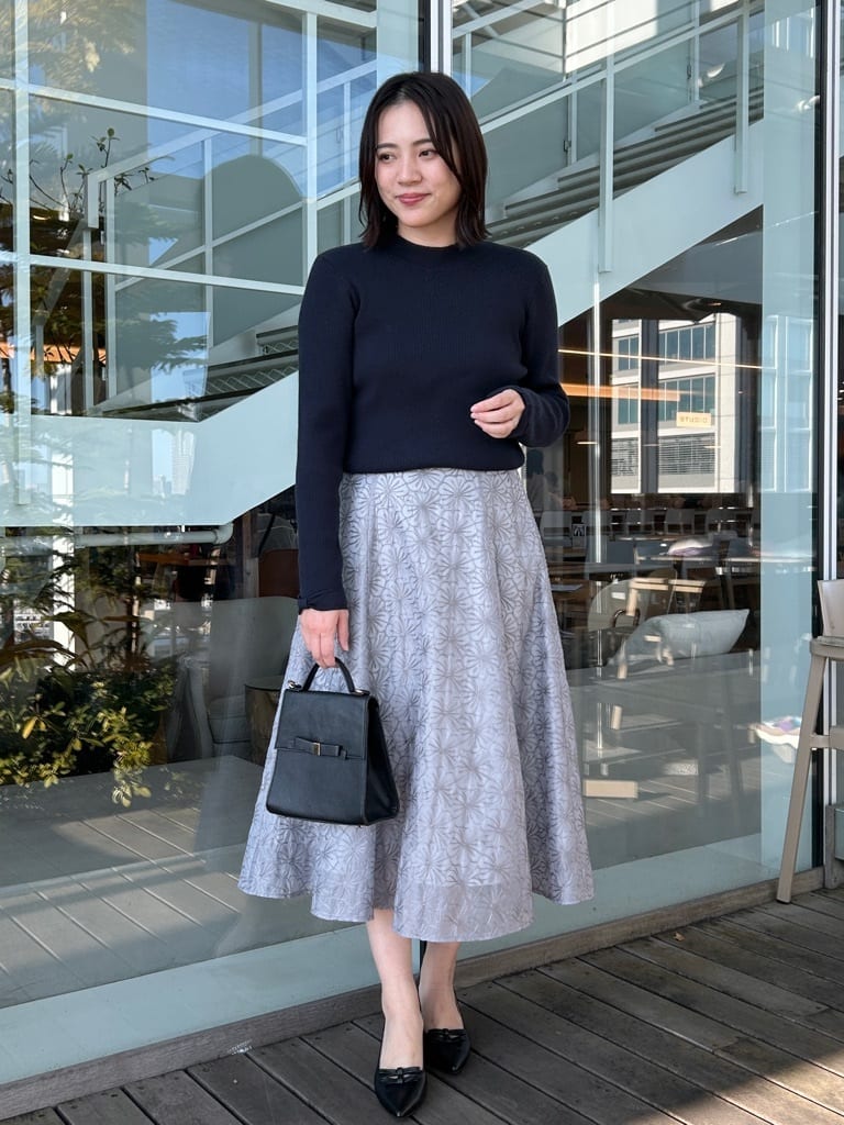 shinoさんの「Couture brooch｜【洗える・着映え・通勤】フラワーエンブロスカート」を使ったコーディネート