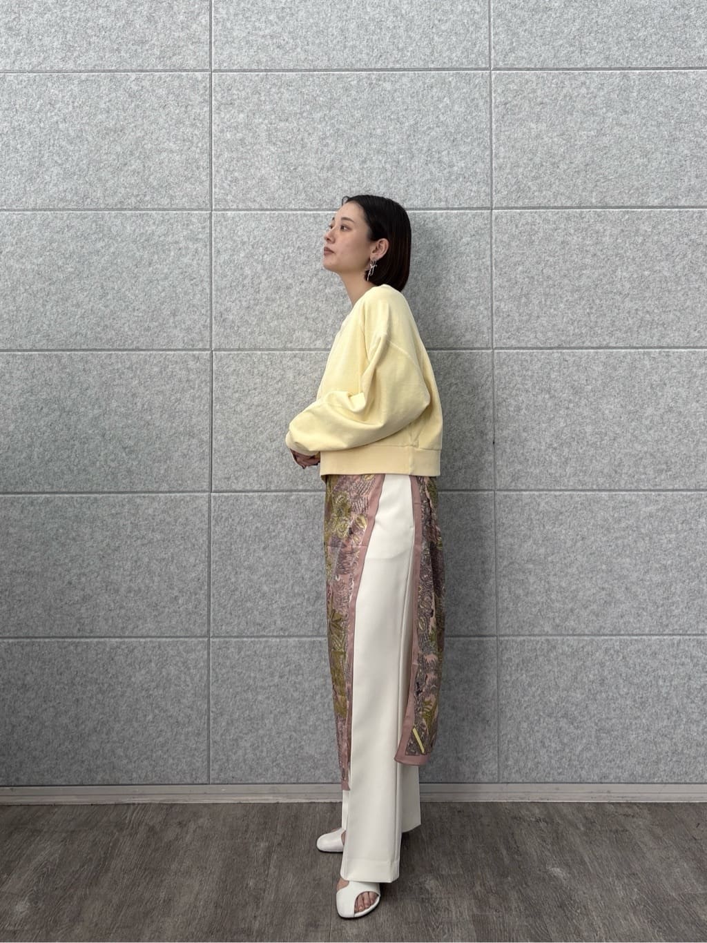ayanoさんの「INDIVI｜ワイドスリーブカラースウェット」を使ったコーディネート