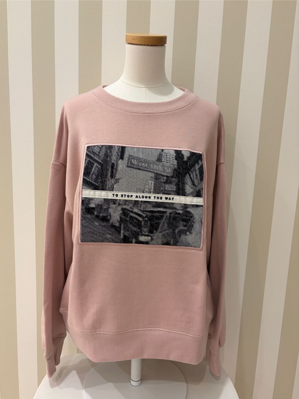ゆうゆうさんの「SHOO･LA･RUE｜【S-LL】カジュアルすぎない大人のフォト刺繍裏毛スウェット」を使ったコーディネート