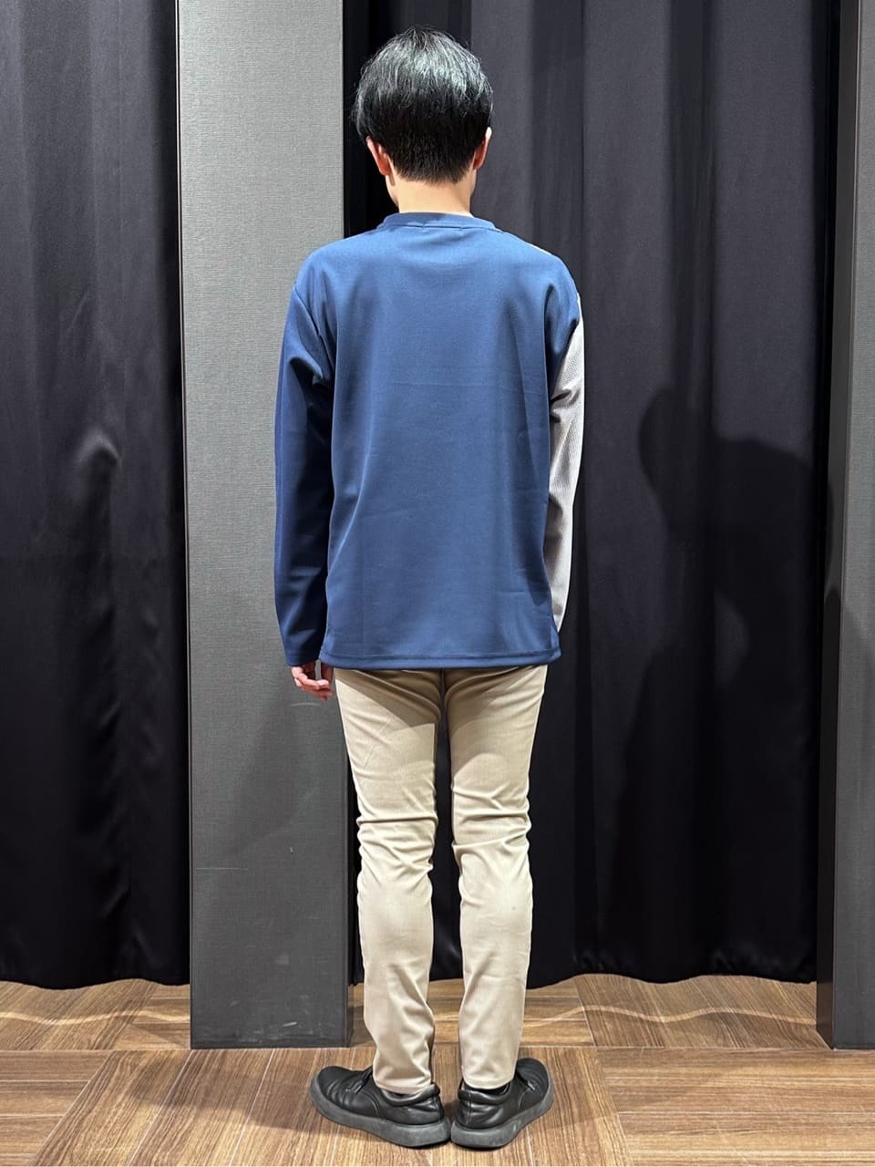 tomoyaさんの「THE SHOP TK｜【ちょうどいいカジュアル】パネルブロッキング長袖Tシャツ」を使ったコーディネート