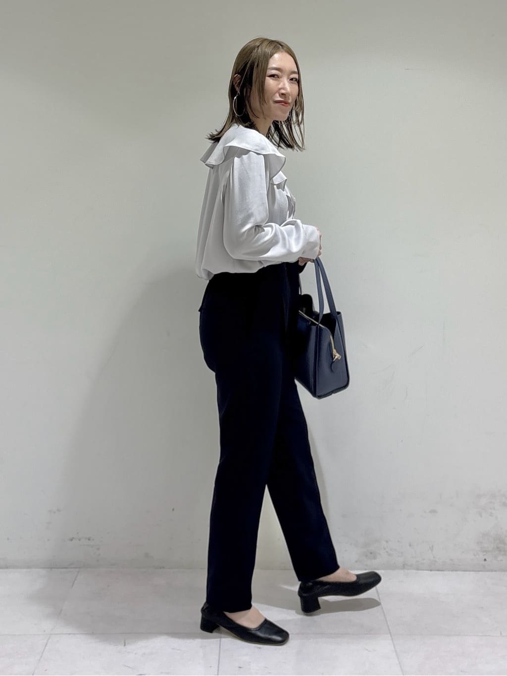 kotakiさんの「INDIVI｜【洗える】ラッフルサテンブラウス」を使ったコーディネート