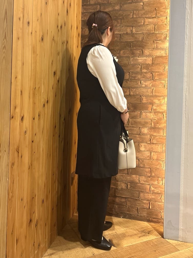ゆかぴさんの「SHOO･LA･RUE｜【洗濯機可/セットアップ可/S-3L】きちんと楽に。カットジョーゼット ロングジレ」を使ったコーディネート