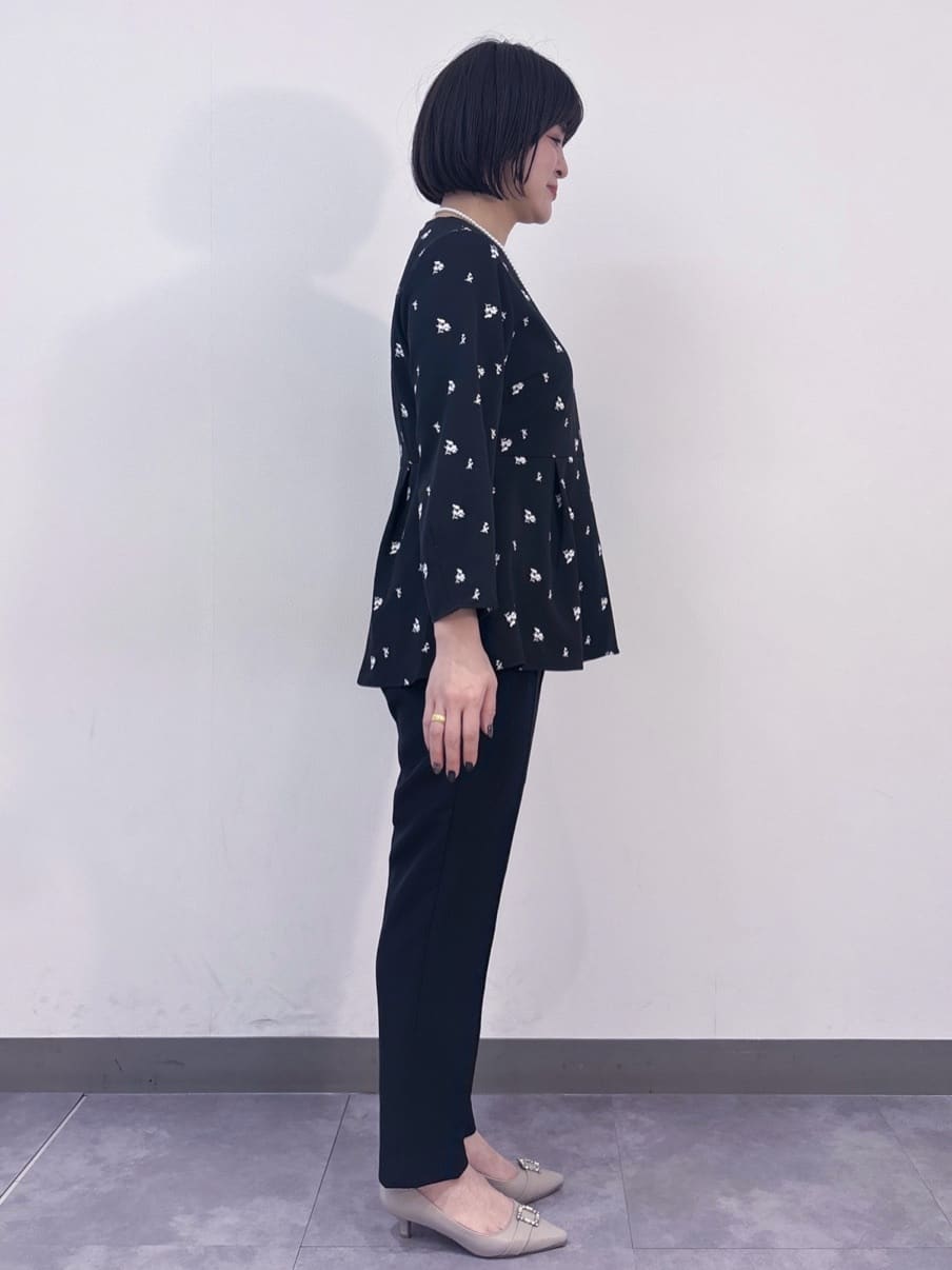 misaさんの「OPAQUE.CLIP｜フラワー刺繍ペプラムブラウス【洗濯機OK】」を使ったコーディネート