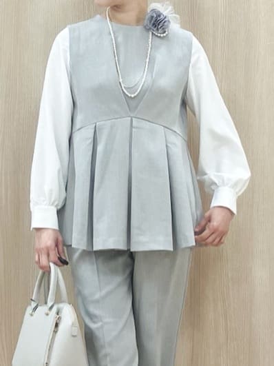 Keiさんの「grove｜【マシンウォッシュ/防シワ】袖ドッキングペプラムブラウス【着回しカセット】」を使ったコーディネート