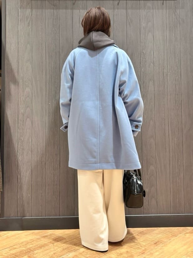 meiさんの「SHOO･LA･RUE｜【セットアップ可/S-LL/なめらかタッチ】選べる3柄 ロゴ入りプルパーカ」を使ったコーディネート